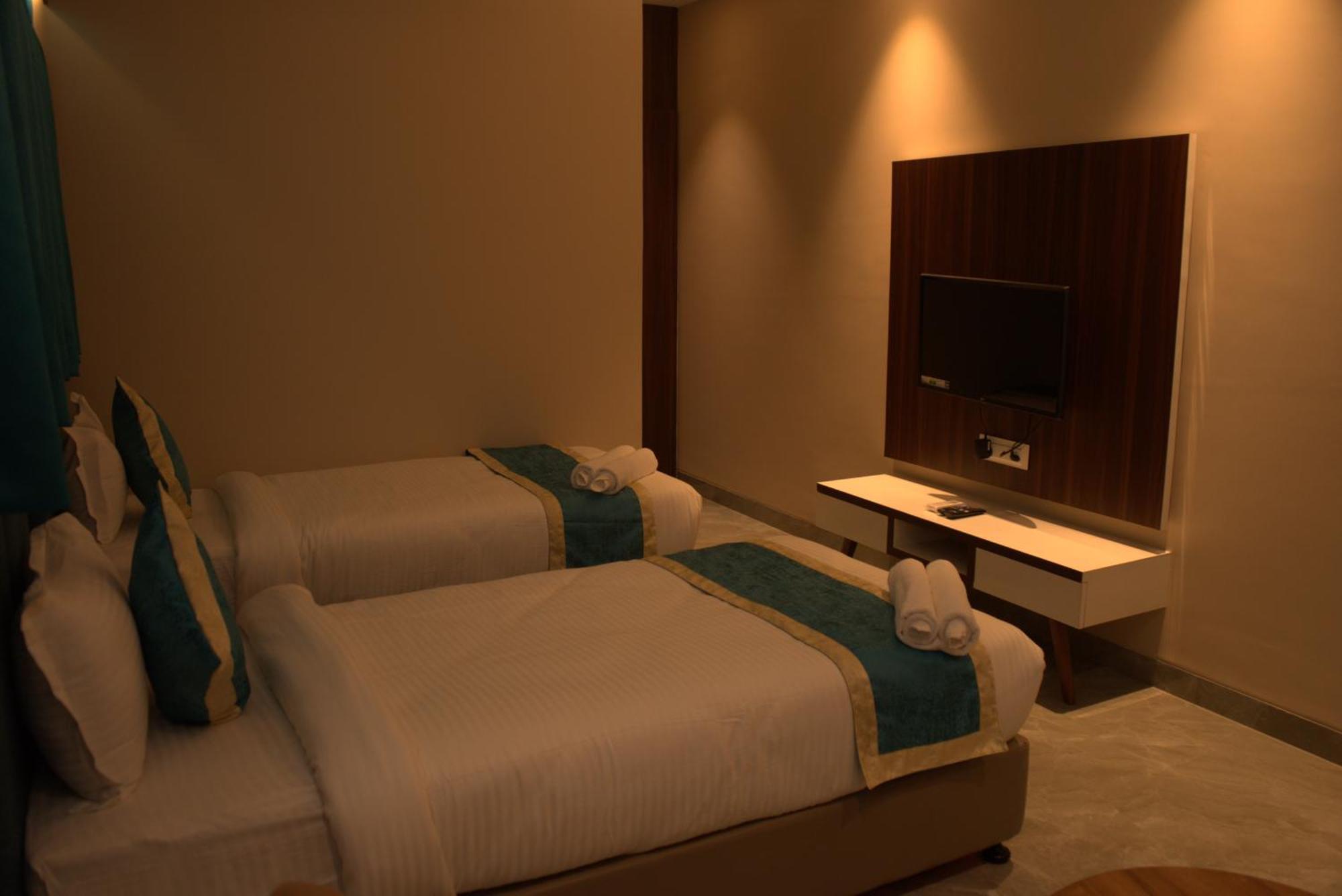 Hotel Tanisha Kishanganj Extérieur photo
